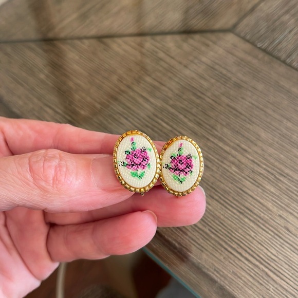 Vintage Faux Petit Point Purple Rose Clip Earrings - Picture 3 of 16